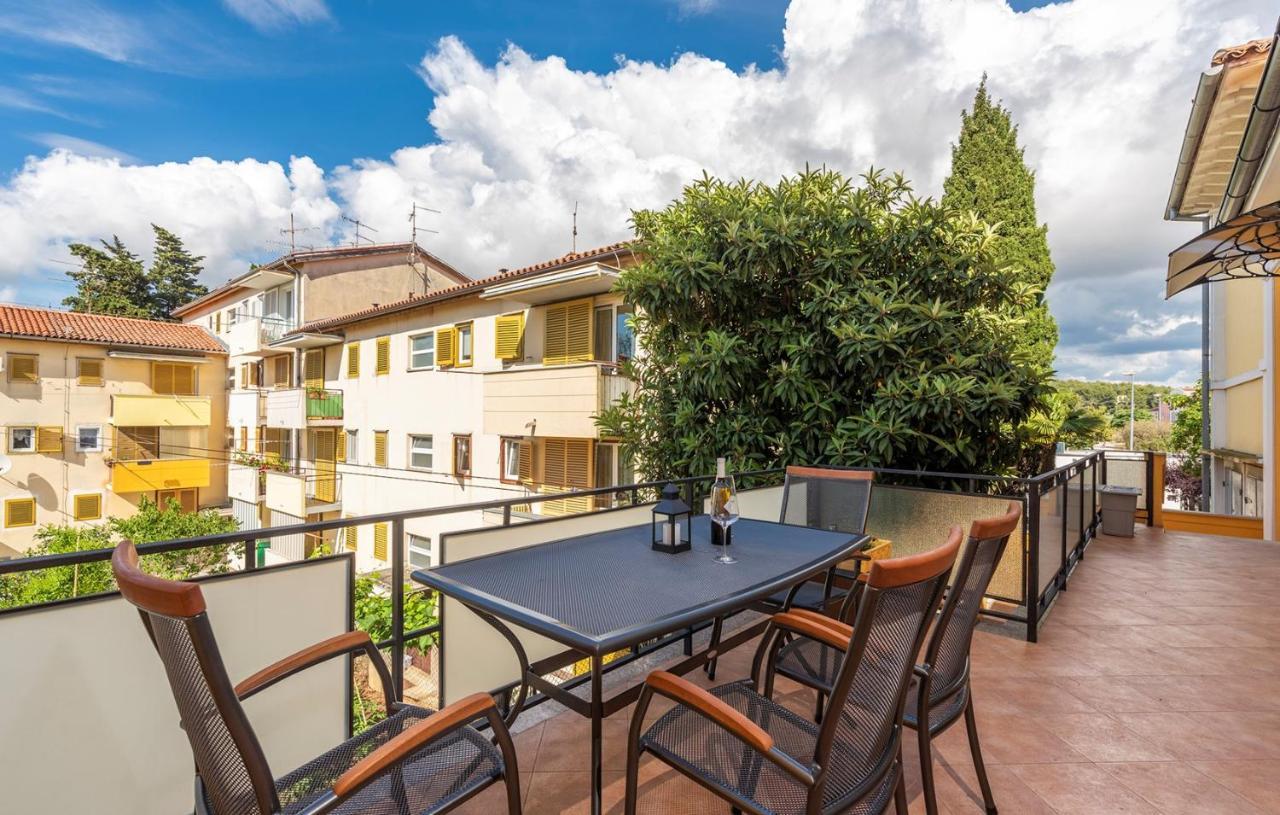 Apartment Lazzarich With Terrace 波雷奇 外观 照片